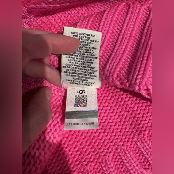 UGG Cuff Hat with yarn Pom-Pom - French Pink - Picture 4 of 5